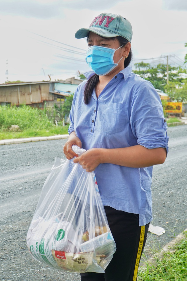 TP.HCM giãn cách kéo dài, tiếp tục hỗ trợ người khó khăn thế nào? - Ảnh 4.