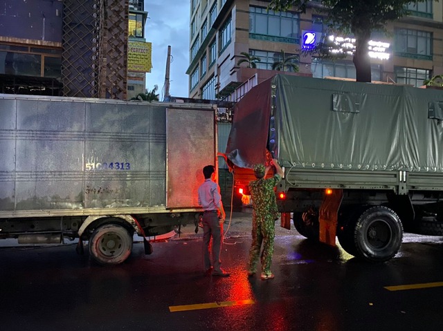 100.000 bộ kit xét nghiệm kháng nguyên đã bàn giao cho đại diện ngành y tế tỉnh Tiền Giang.