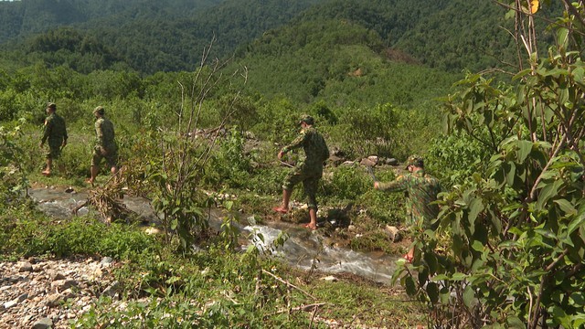 Những chiến sĩ “vượt nắng, thắng mưa” nơi tuyến đầu chống dịch ở Thừa Thiên Huế - Ảnh 4.