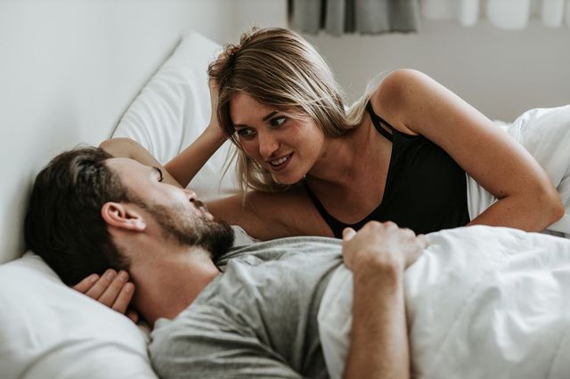 Các cặp vợ chồng nên quan hệ tình dục bao lâu một lần? - Ảnh 3.