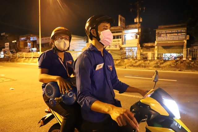 Sống khác mùa COVID-19: Hoàng Tuấn Anh, từ ATM-Oxy đến phát lương thực - hành trình nối yêu thương - Ảnh 6.