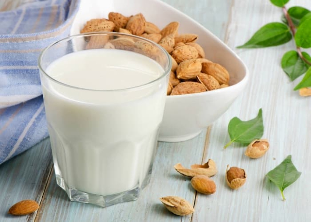 7 lợi ích của sữa hạt đối với sức khỏe - Ảnh 2.