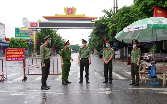 Hà Nam ghi nhận thêm 36 trường hợp dương tính với SARS-CoV-2, chủ yếu là công nhân - Ảnh 4.