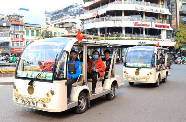 Hà Nội vừa &quot;ngó&quot; dịch vừa khôi phục kinh doanh - Ảnh 3.