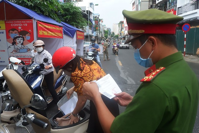 Nhiều trường hợp tìm mọi cách để “né chốt” kiểm soát “vùng đỏ” của Hà Nội - Ảnh 3.