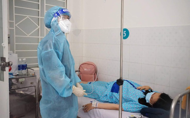 Thủ tướng Phạm Minh Chính chỉ đạo quan tâm hơn đến đội ngũ y, bác sĩ chống dịch  - Ảnh 2.