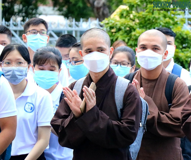 Thừa Thiên Huế tiếp tục cử cán bộ y tế “chia lửa” cùng Bình Dương chống dịch COVID-19 - Ảnh 7.