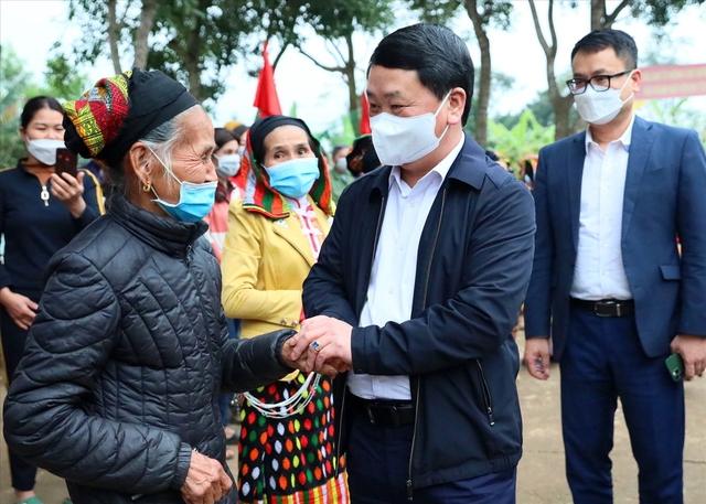 Bộ trưởng, Chủ nhiệm Ủy ban Dân tộc Hầu A Lềnh thăm, tặng quà đồng bào dân tộc thiểu số nhân dịp Tết Nguyên đán Nhâm Dần 2022 - Ảnh 4.