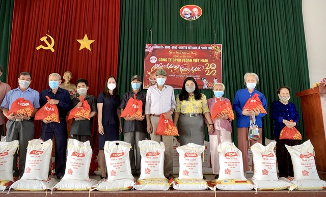 Vedan Việt Nam trao tặng 1.000 phần quà Tết cho người dân Đồng Nai - Ảnh 1.