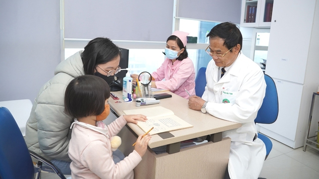 Bác sĩ Phạm Đức Thịnh – 30 năm đồng hành với trẻ tự kỷ - Ảnh 1.