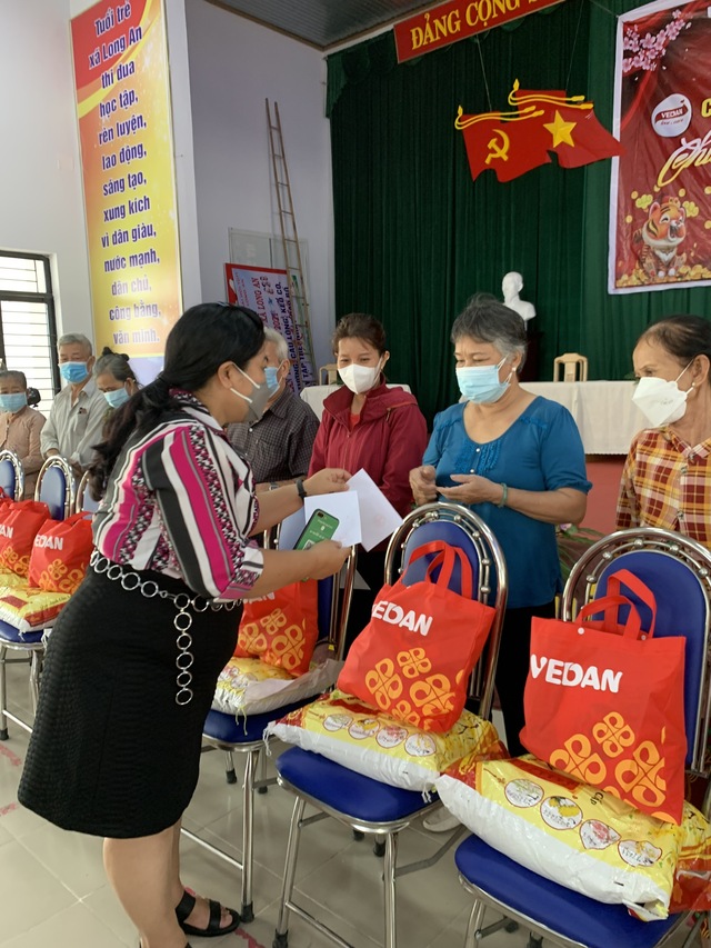 Vedan Việt Nam trao tặng 1.000 phần quà Tết cho người dân Đồng Nai - Ảnh 2.