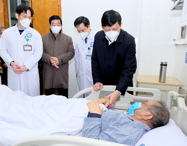 Bộ trưởng Nguyễn Thanh Long thăm và chúc Tết y bác s, người bệnh tại Bệnh viện Nội tiết Trung ương - Ảnh 1.