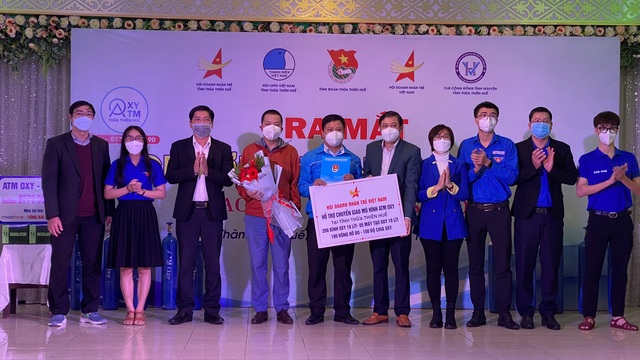 Thừa Thiên Huế triển khai ATM oxy hỗ trợ điều trị F0 tại nhà - Ảnh 2.