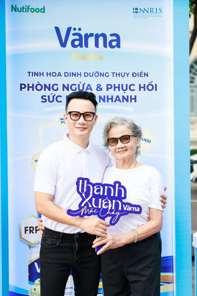 Värna xác lập kỷ lục &quot;Värna thanh xuân mãi cháy&quot; - Ảnh 2.