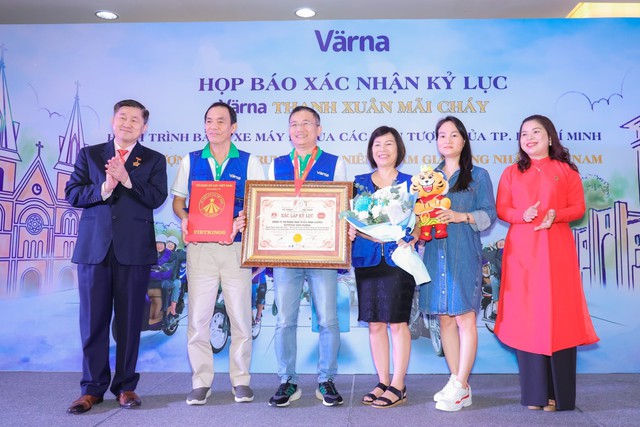 Värna xác lập kỷ lục &quot;Värna thanh xuân mãi cháy&quot; - Ảnh 3.