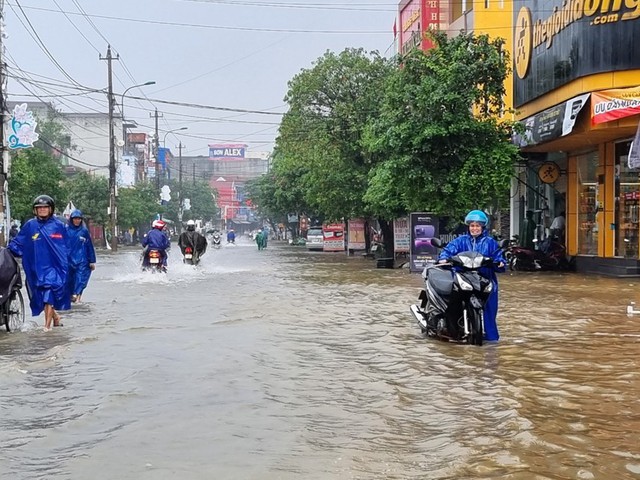 Ngành Y tế Quảng Bình &quot;đi trước một bước&quot;, đảm bảo an toàn sức khỏe cho người dân trong mùa mưa lũ - Ảnh 1.