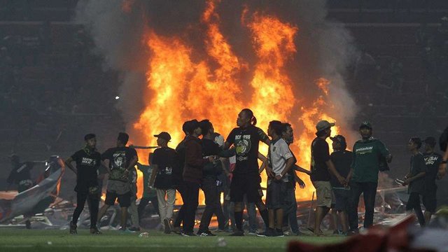 Bạo loạn khiến hàng trăm người thiệt mạng tại Indonesia - Ảnh 6.