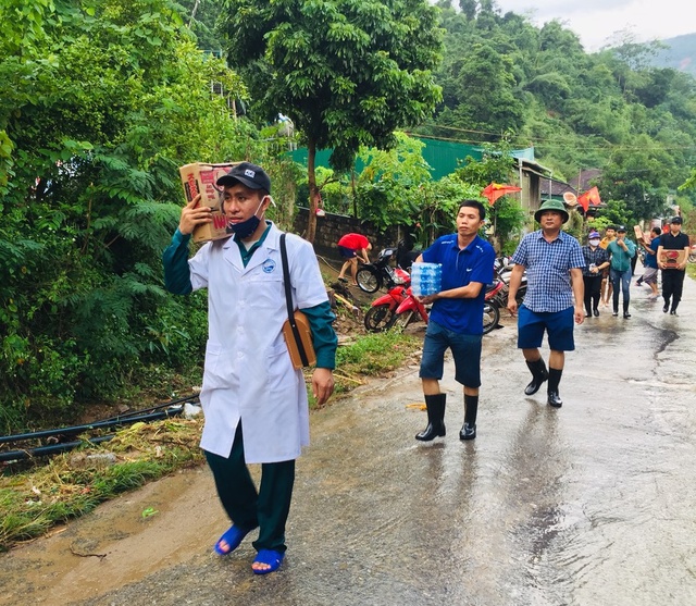 Tâm lũ ở huyện Kỳ Sơn: Càng mưa lũ, càng phải vào với dân bản - Ảnh 3.