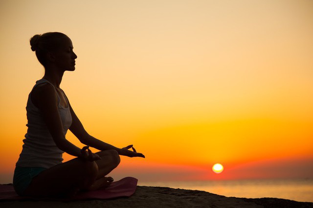 Thiền là một phương pháp thực hành đưa chúng ta vượt khỏi những ồn ào náo nhiệt để tâm trí trở nên tĩnh lặng.