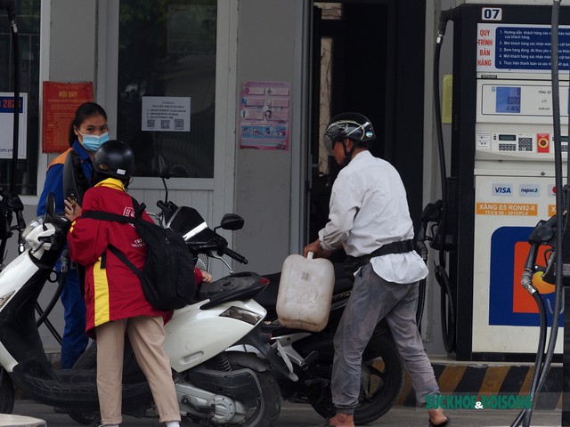 Công an Hà Nội cảnh báo người dân không tích trữ xăng dầu trong nhà - Ảnh 1.