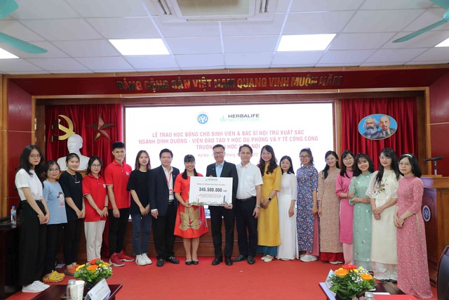 Herbalife Việt Nam trao học bổng cho 20 sinh viên, bác sĩ Đại học Y Hà Nội - Ảnh 4.