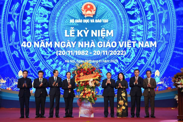 Thủ tướng Phạm Minh Chính: &quot;Mỗi thầy, cô giáo phải xem nhiệm vụ giáo dục là cao cả, đặt toàn bộ tâm huyết, lương tâm và trách nhiệm vào công việc&quot; - Ảnh 4.