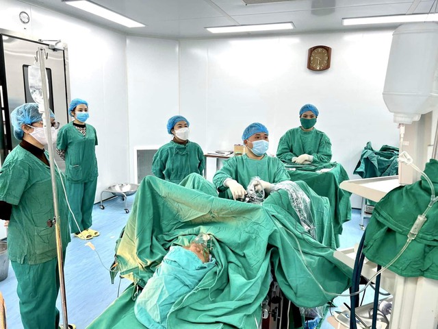 Phẫu thuật nội soi cắt đốt tuyến tiền liệt tại BVĐK huyện Mộc Châu