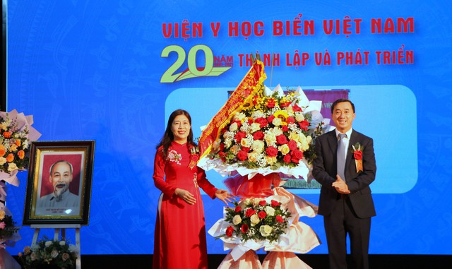 Viện Y học biển Việt Nam kỷ niệm 20 năm xây dựng và trưởng thành - Ảnh 2.