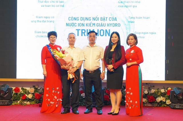 Nước khoáng đóng chai ion kiềm khác nước tinh khiết thế nào - Ảnh 1.