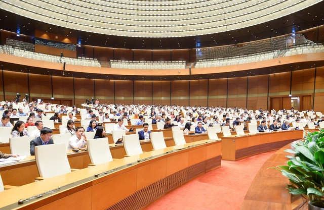 'Có học sinh phải có giáo viên đứng lớp, có bệnh nhân phải có cán bộ y tế' - Ảnh 2.