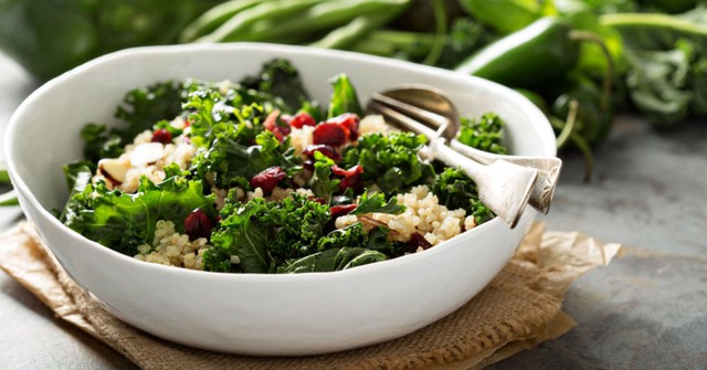 Ăn cải xoăn (cải Kale) để hưởng những lợi ích sức khoẻ to lớn - Ảnh 2.