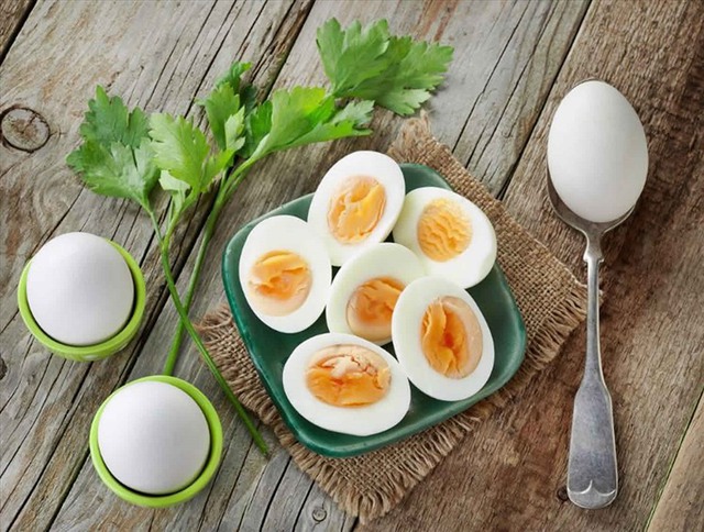 Cho trẻ ăn trứng đúng cách đảm bảo dinh dưỡng - Ảnh 2.