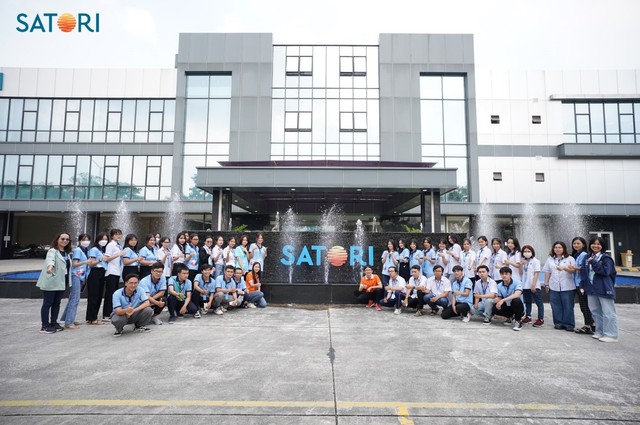 Một ngày cùng sinh viên tìm hiểu quy trình sản xuất nước tinh khiết tốt cho sức khỏe - Ảnh 1.