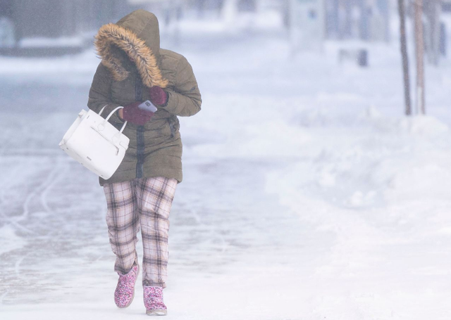 Mỹ chuẩn bị đón năm mới trong bão tuyết giá lạnh, nhiệt độ thấp kỷ lục -45 độ C - ảnh 3