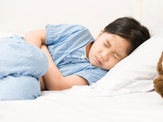 Cách nhận biết trẻ bị viêm loét dạ dày tá tràng - Ảnh 4.