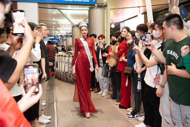 Ngọc Châu lộng lẫy lên đường chinh phục Miss Universe 2022 - Ảnh 4.