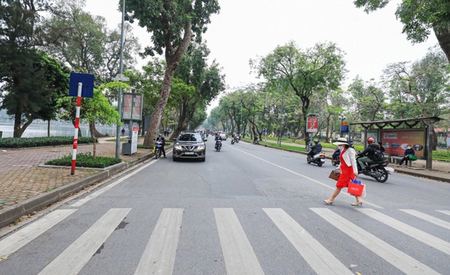 Cấm xe tại phố đi bộ Trần Nhân Tông và khu vực phụ cận vào cuối tuần - Ảnh 1.