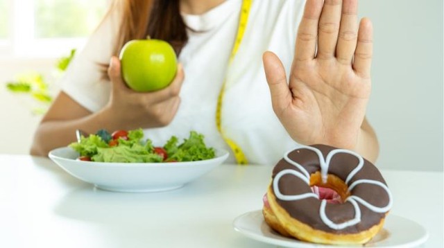 Thói quen ăn uống không đúng – thủ phạm khiến bạn giảm cân thất bại
 - Ảnh 2.