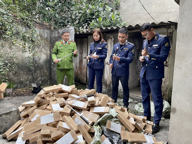 Thu mua số lượng lớn công cụ hỗ trợ trôi nổi trên thị trường về bán kiếm lời   - Ảnh 3.