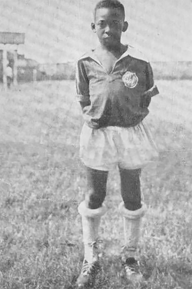 Vua bóng đá Pele: Từ cậu bé nghèo vô danh đến cầu thủ giỏi nhất mọi thời đại - Ảnh 2.