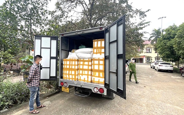 Bắt giữ hàng tấn thực phẩm đông lạnh không giấy tờ kiểm định ở Vĩnh Phúc - Ảnh 1.