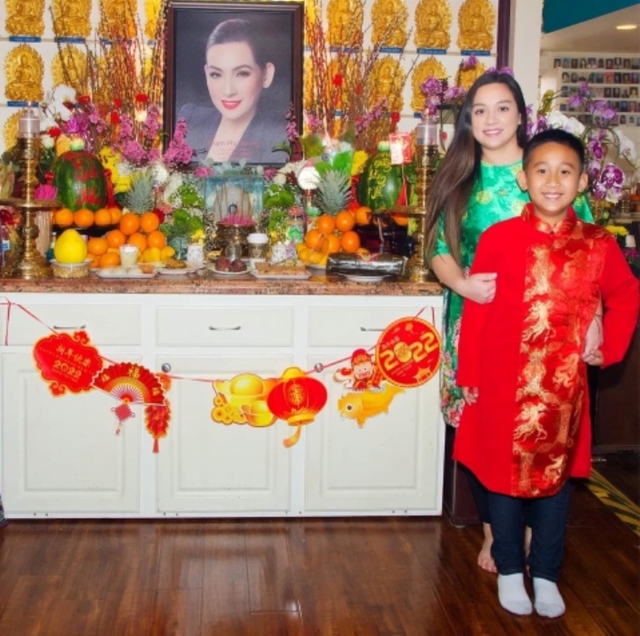 Việt Hương đến ‘ăn Tết’ với Phi Nhung, con gái bên Mỹ nấu đồ cúng mẹ - Ảnh 6.