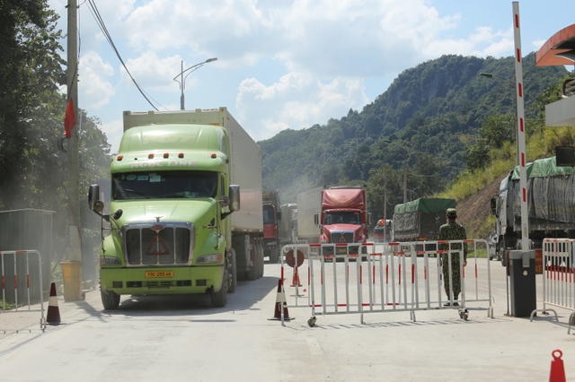 Triển khai các phương án tháo gỡ ùn tắc hàng hóa tại các cửa khẩu tỉnh Lạng Sơn - Ảnh 2.