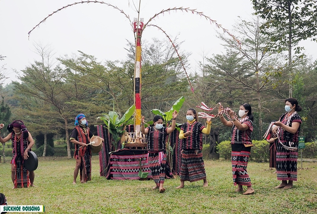 Đồng bào Tà Ôi tổ chức Lễ mừng lúa mới trong lòng Thủ đô - Ảnh 2.