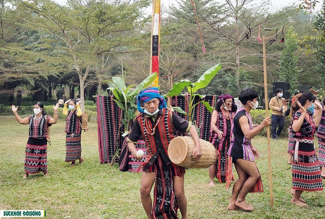 Đồng bào Tà Ôi tổ chức Lễ mừng lúa mới trong lòng Thủ đô - Ảnh 10.