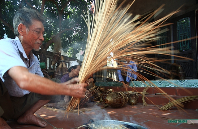 Về làng đan đó xem các cụ “múa” nan tre - Ảnh 4.