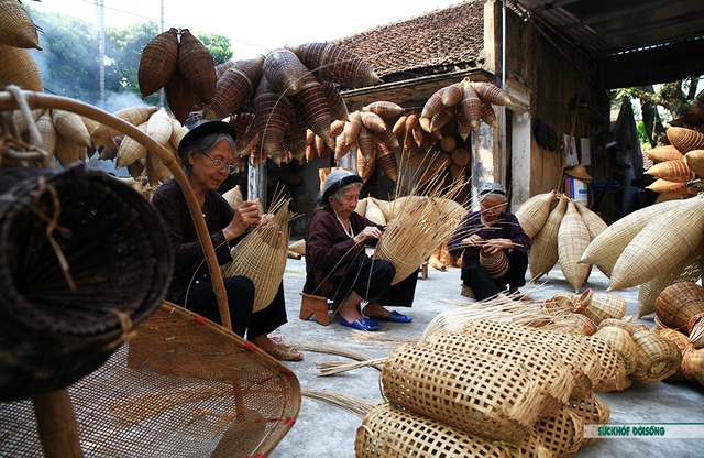 Về làng đan đó xem các cụ “múa” nan tre - Ảnh 8.