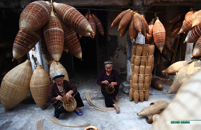 Về làng đan đó xem các cụ “múa” nan tre - Ảnh 9.