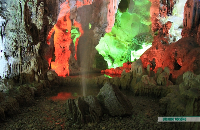 Khám phá vẻ đẹp hang động ở Hạ Long đầy quyến rũ - Ảnh 14.