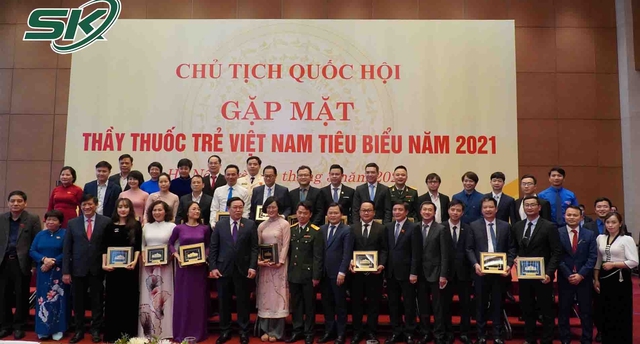 Chủ tịch Quốc hội gặp mặt thầy thuốc trẻ Việt Nam tiêu biểu năm 2021 - Ảnh 2.